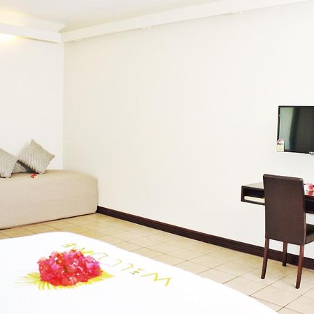 Hotel Oasis Nadi Bagian luar foto