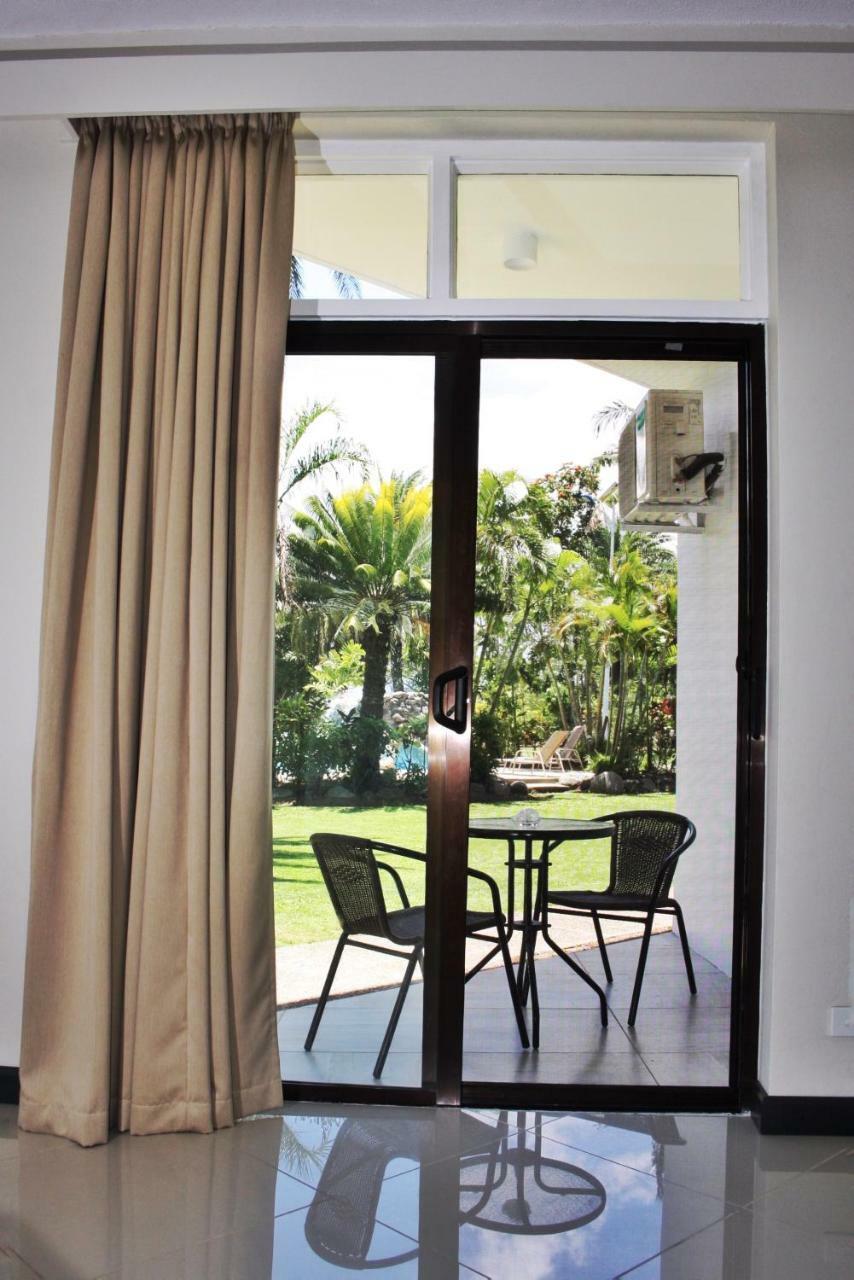 Hotel Oasis Nadi Bagian luar foto