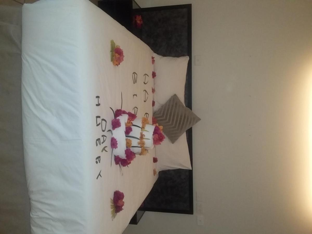 Hotel Oasis Nadi Bagian luar foto